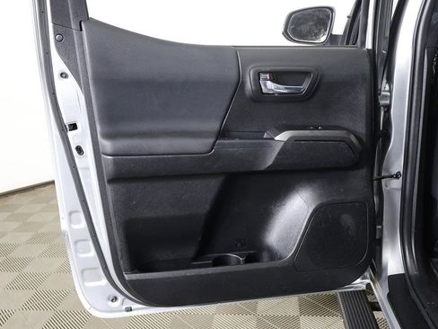 Used 2022 Toyota Tacoma TRD Sport w/ Technology Package image 22