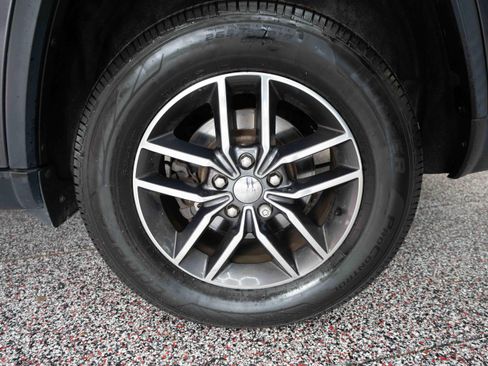 Used 2017 Jeep Grand Cherokee Limited AWD/4WD image 29