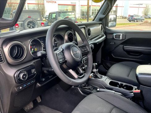 Used 2023 Jeep Wrangler Unlimited w/ Cold Weather Group image 8