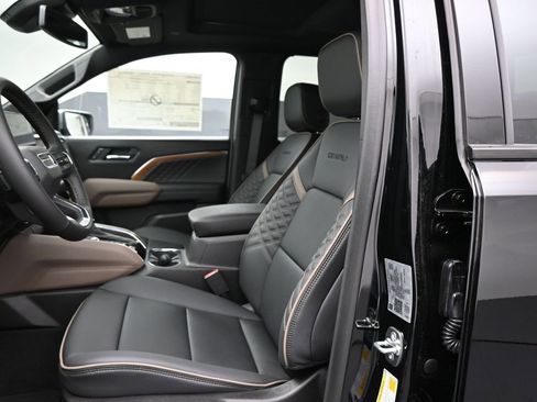 New 2026 GMC Canyon Denali image 12