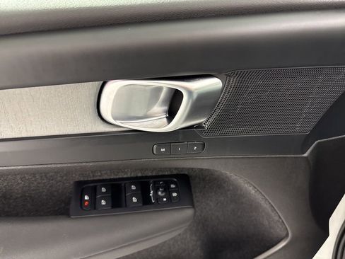 Used 2025 Volvo XC40 B5 Plus image 20