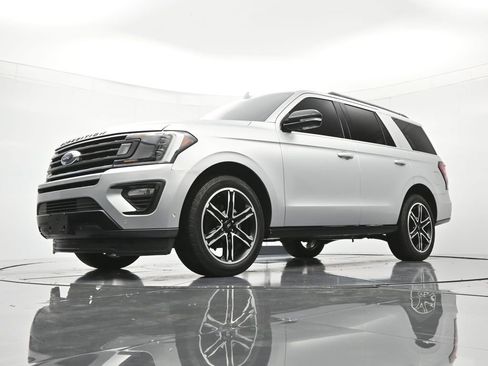 Used 2019 Ford Expedition Limited w/ Equipment Group 303A RWD image 38