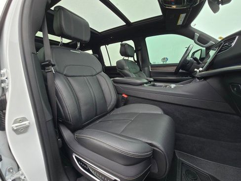 Used 2022 Jeep Grand Wagoneer Series I w/ HD Trailer Tow Package image 12