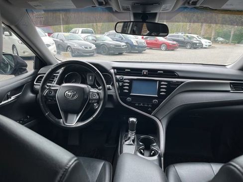 Used 2018 Toyota Camry SE image 12