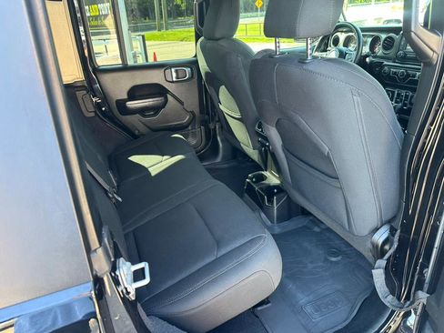 Used 2018 Jeep Wrangler Unlimited Sport S image 14