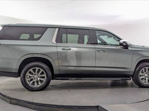 Used 2023 Chevrolet Suburban Premier RWD image 9
