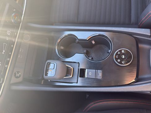 Certified 2025 Nissan Rogue SV image 22