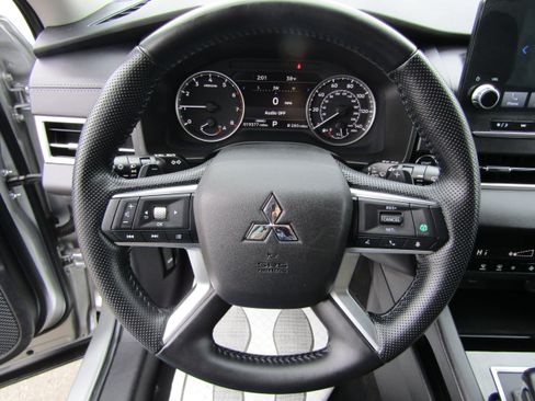 Used 2023 Mitsubishi Outlander SE image 15