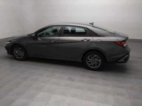 Used 2024 Hyundai Elantra SEL FWD image 3