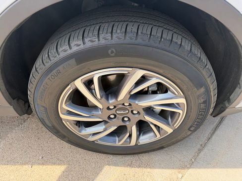 Used 2025 Lincoln Corsair AWD w/ Equipment Group 101A image 4