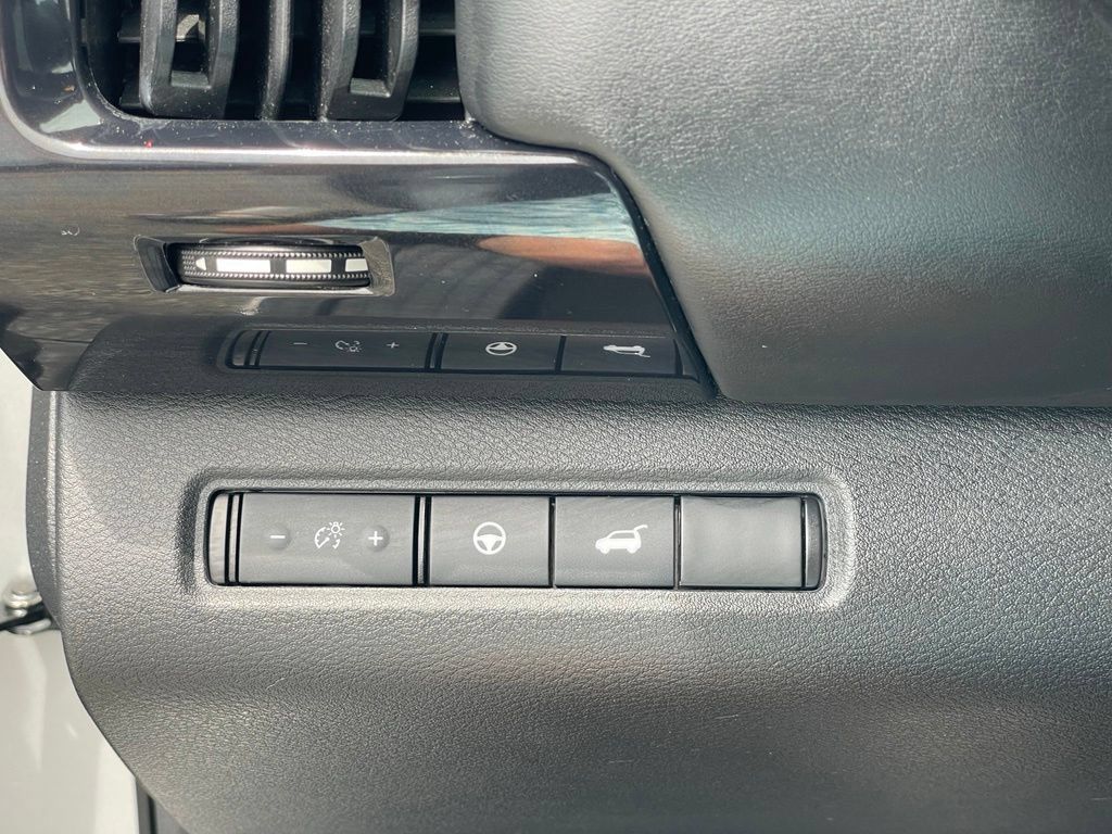 Certified 2022 Nissan Pathfinder SV w/ SV Premium Package AWD/4WD image 15