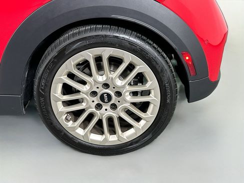 Certified 2025 MINI Cooper 2-Door Hardtop image 33
