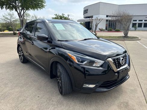 Used 2020 Nissan Kicks SR image 3