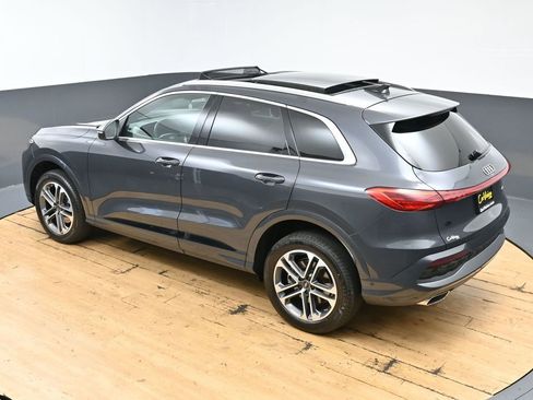 Used 2025 Audi Q5 Premium w/ Convenience Package AWD/4WD image 44