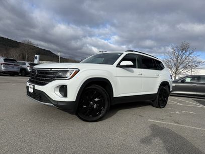 Used 2025 Volkswagen Atlas SE