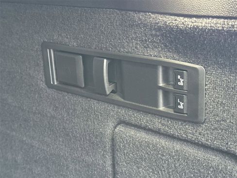 Used 2022 BMW iX xDrive50 w/ Dynamic Handling Package image 8