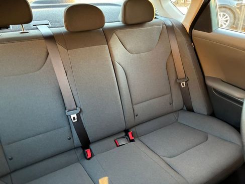 Used 2025 Kia K4 LXS image 36