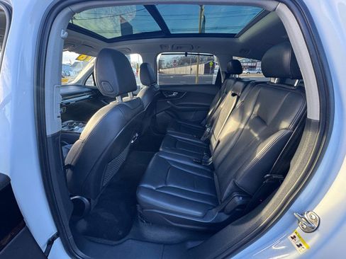 Used 2018 Audi Q7 3.0T Prestige w/ Prestige Package image 11
