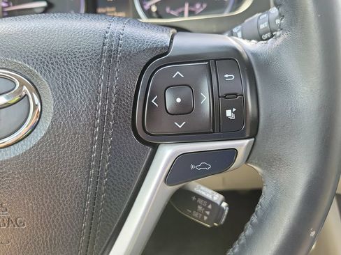 Used 2016 Toyota Highlander Limited w/ Driver Technology Package FWD image 29