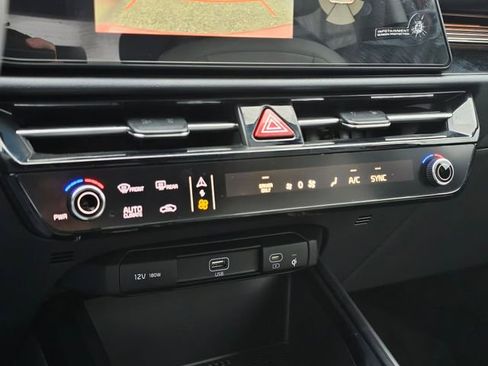 New 2025 Kia Niro EX image 24