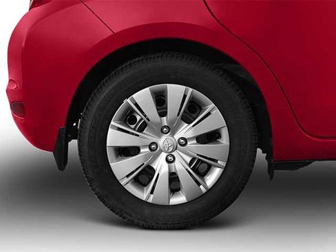 Used 2014 Toyota Yaris L FWD image 11