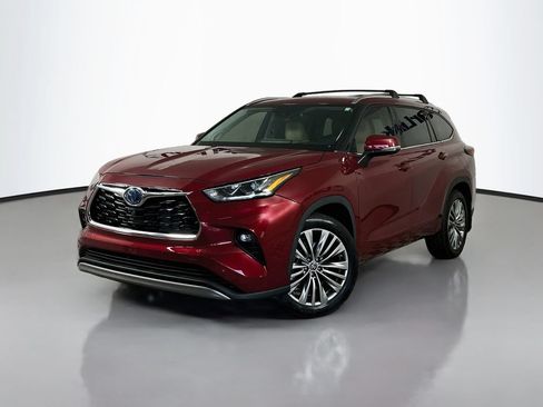 Used 2022 Toyota Highlander Platinum FWD image 3