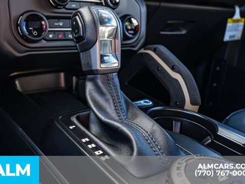 Used 2025 Ford Bronco Badlands image 43