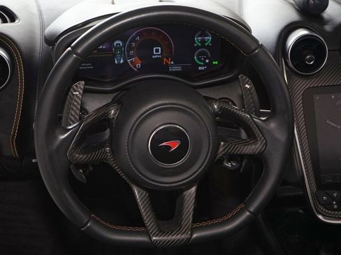 Used 2018 McLaren 570S Spider image 16