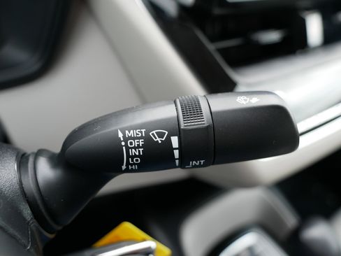 Used 2021 Toyota Corolla LE image 27