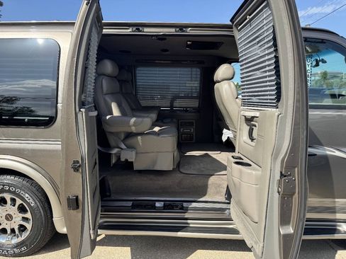 Used 2004 GMC Savana 1500 w/ Preferred Equipment Group RWD image 23