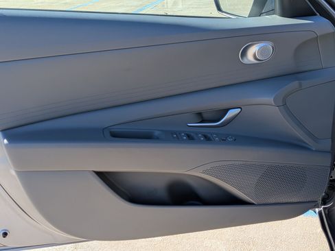 Used 2023 Hyundai Elantra SEL image 12