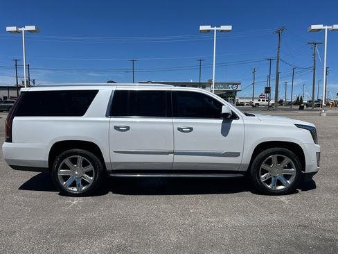 Certified 2019 Cadillac Escalade ESV Luxury AWD/4WD image 6