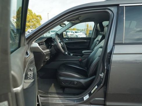 Used 2023 Jeep Grand Cherokee L Limited image 12