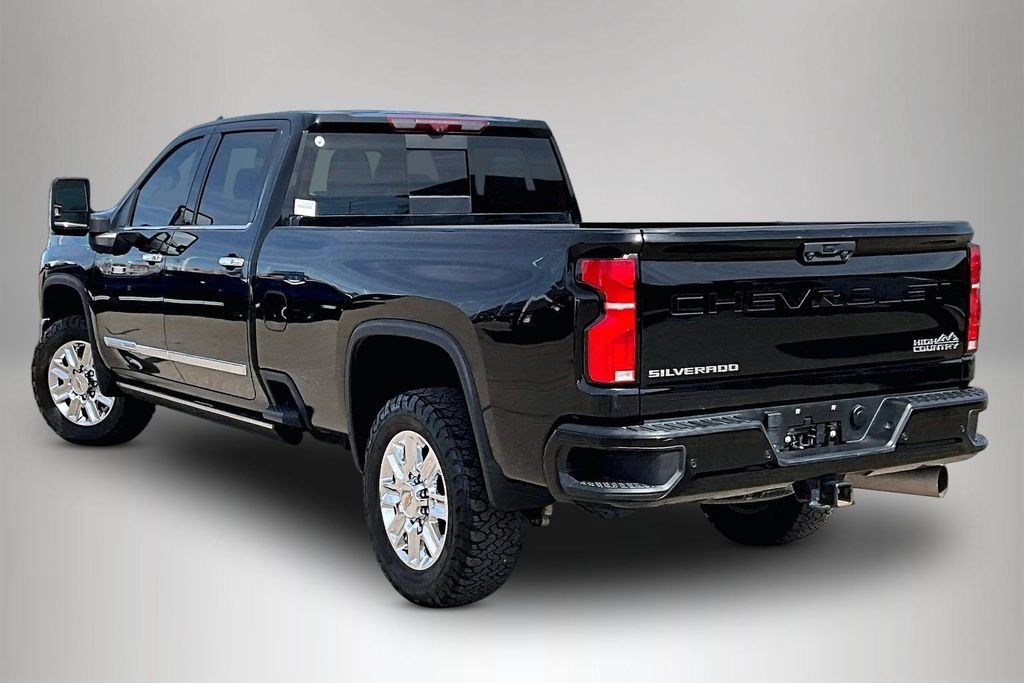 Used 2024 Chevrolet Silverado 3500 High Country w/ Technology Package AWD/4WD image 4