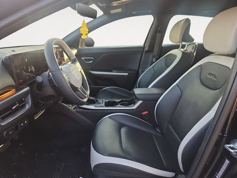 Used 2025 Kia K4 GT-Line w/ GT-Line Premium Package FWD image 9