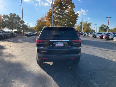 Used 2023 Chevrolet Traverse LS image 4