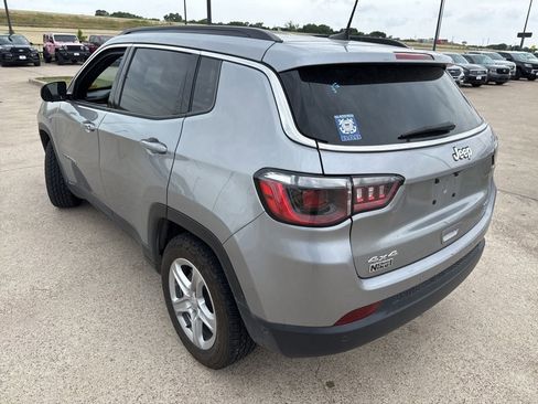 Used 2023 Jeep Compass Latitude w/ Convenience Group AWD/4WD image 7