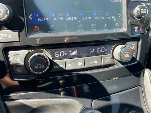 Used 2017 Nissan Maxima SR w/ Midnight Edition image 17