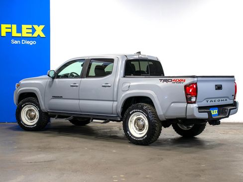Used 2019 Toyota Tacoma TRD Sport w/ Technology Package AWD/4WD image 3