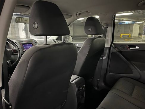 Used 2018 Volkswagen Tiguan Limited w/ Premium Package FWD image 19