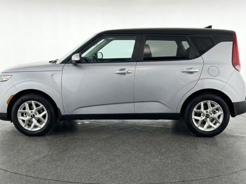 Used 2025 Kia Soul LX w/ LX Technology Package image 5