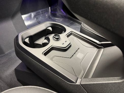 New 2026 BMW iX xDrive60 w/ Premium Package image 18