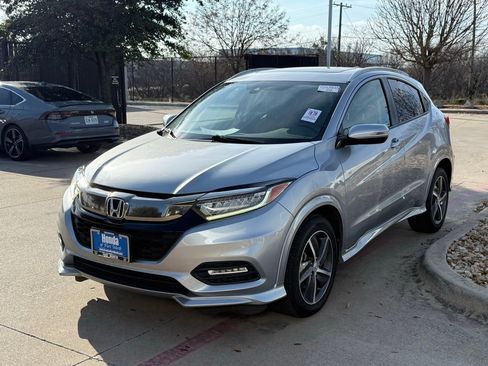 Used 2019 Honda HR-V Touring image 1