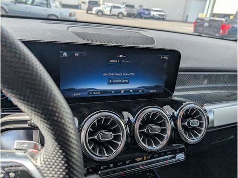 Used 2024 Mercedes-Benz GLB 250 4MATIC image 22