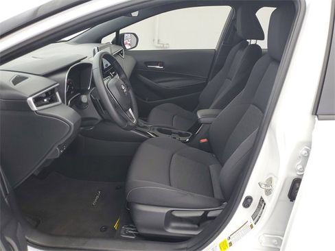 Used 2025 Toyota Corolla SE image 18