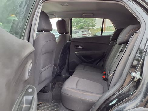 Used 2017 Chevrolet Trax LT FWD image 9