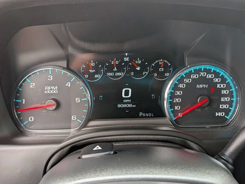 Used 2019 Chevrolet Suburban Premier w/ Premier Plus Edition AWD/4WD image 18
