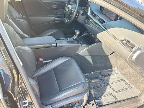 Used 2019 Lexus ES 350 w/ Premium Package FWD image 29