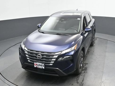 Used 2025 Nissan Rogue SV AWD/4WD image 36
