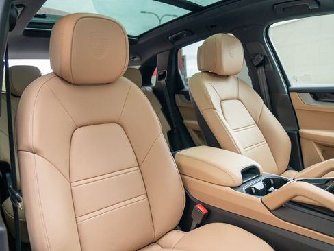 Certified 2026 Porsche Cayenne AWD/4WD image 26